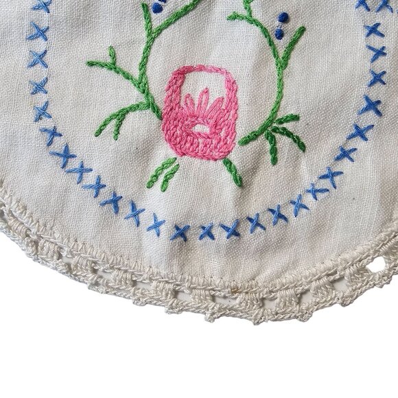 Vintage Hand embroidered Lace Detail Oval shaped napkin table linen handkerchief - Picture 5 of 11